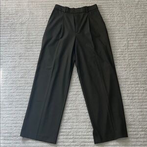 Uniqlo Women’s Pleated Trousers Olive Green